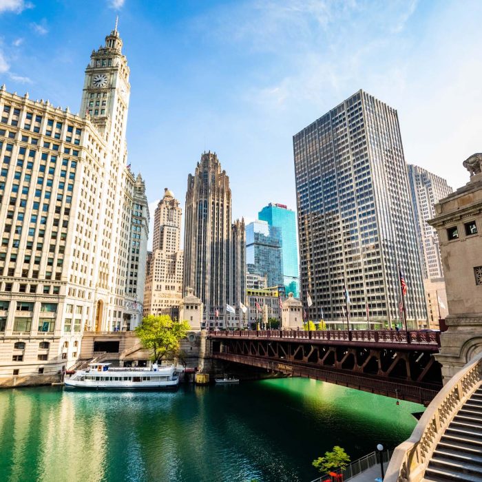 Bei einer Bootstour auf dem Chicago River könnt ihr die Stadt nochmal aus einer ganz besonderen Perspektive auf euch wirken lassen